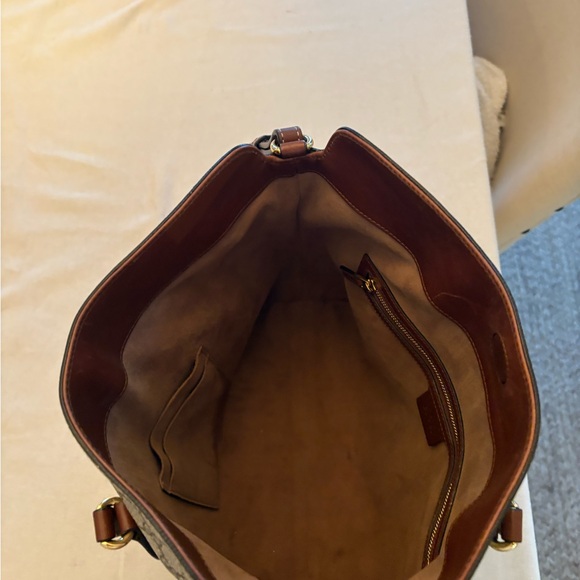 Gucci Tan and Brown Monogram Shoulder Bag - Picture 9 of 9